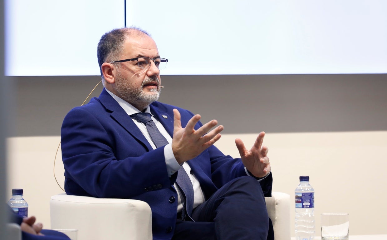 Librado Carrasco en el foro de ABC Córdoba sobre la B ase Logística del Ejército