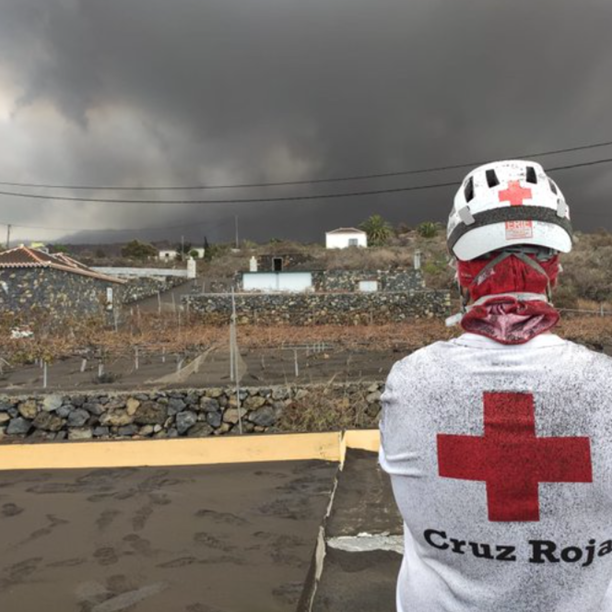 Cruz Roja detecta problemas en la sociedad palmera, y una emergencia del volcán que no se ve