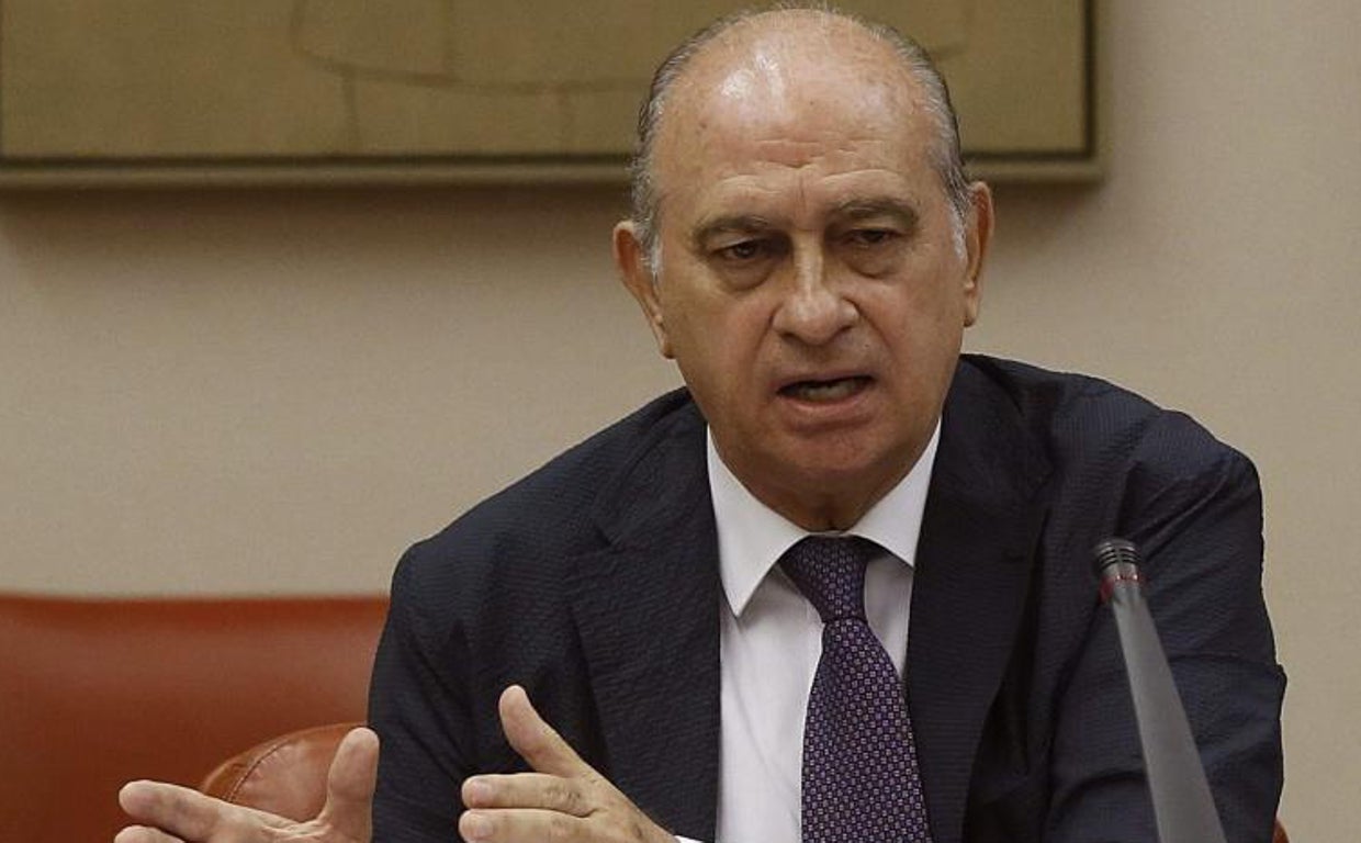 La familia Sumarroca se querella contra el exministro Fernández Díaz por la operación Cataluña