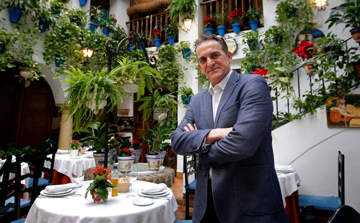 Alberto Rosales, socio administrador del grupo Puerta Sevilla, en el restaurante del mismo nombre