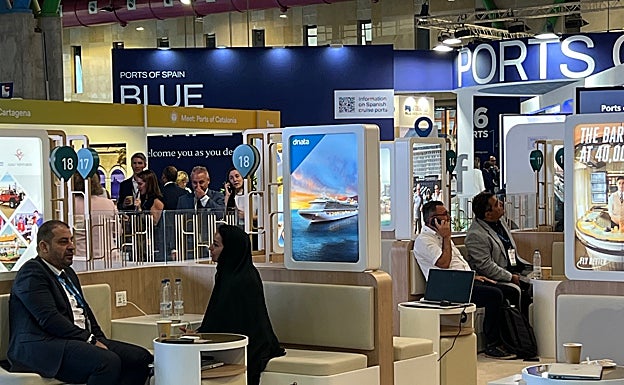 Reuniones en expositor de Arabia Cruise