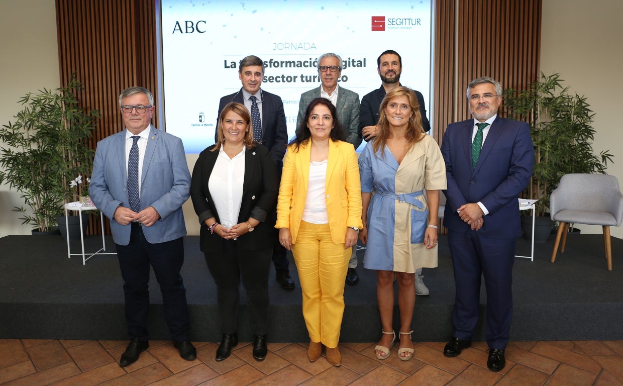 Algunos de los participantes en el foro 'La transformación digital del sector turístico', en el cigarral del Ángel