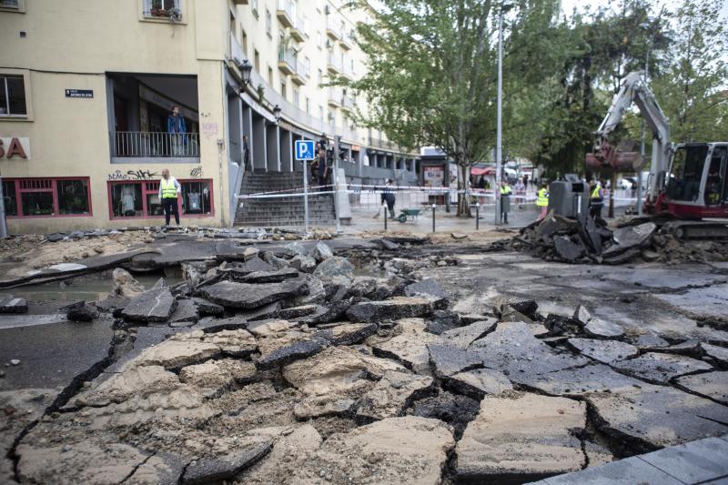 La calzada ha quedado totalmente destrozada en uno de los accesos a Marqués de Vadillo