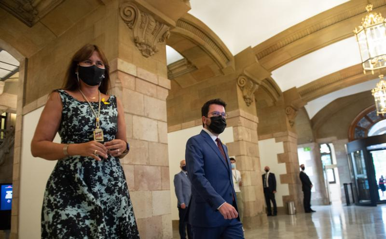 Laura Borràs y Pere Aragonès, en un acto en el Parlamento catalán en septiembre de 2021