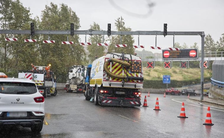 Reabiertos al tráfico todos los accesos desde la glorieta del Marqués de Vadillo a la M-30 tras la rotura de una tubería