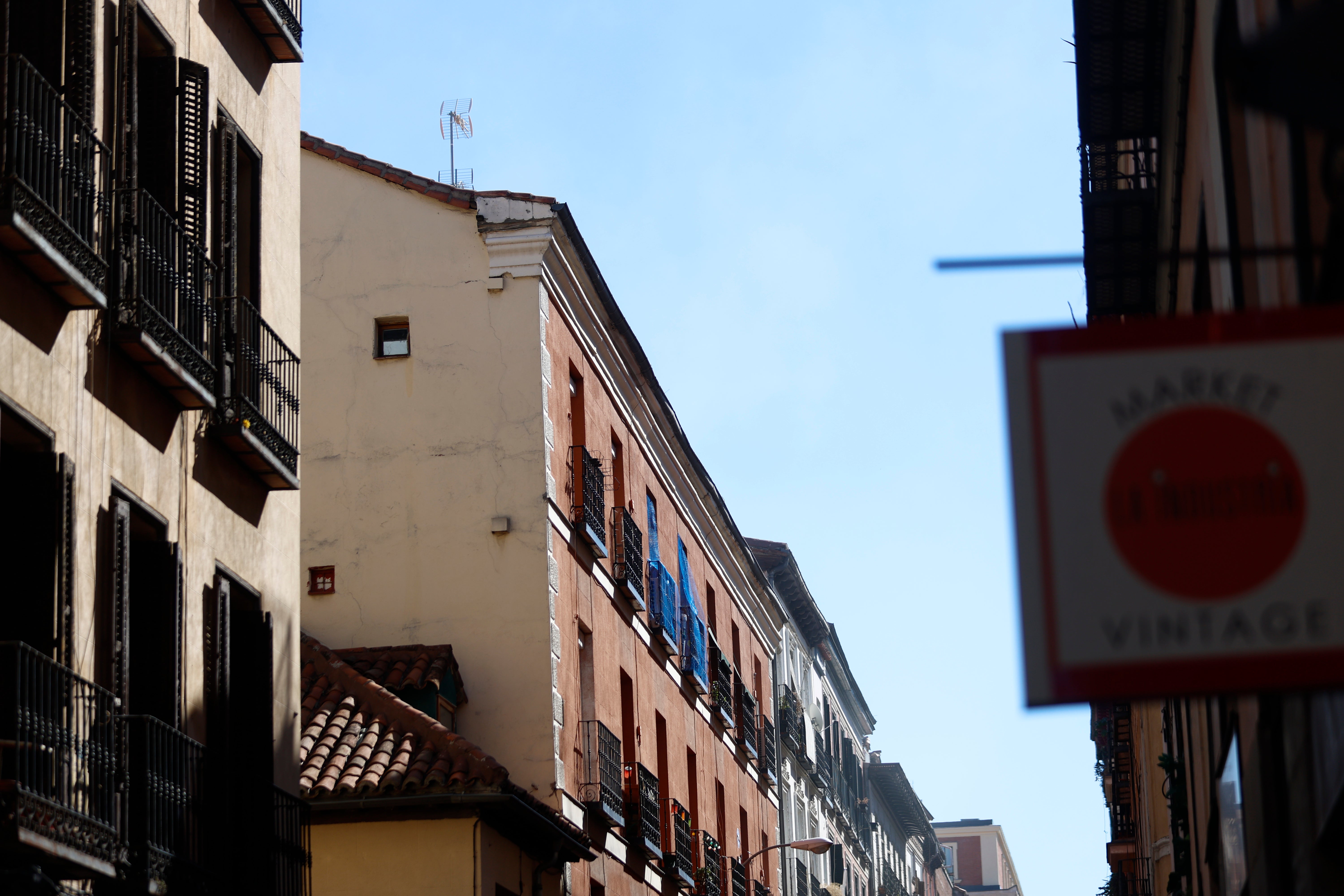 Los vecinos del número 28 de la calle Vicente Ferrer han sido desalojados, así como el contiguo, el 26.