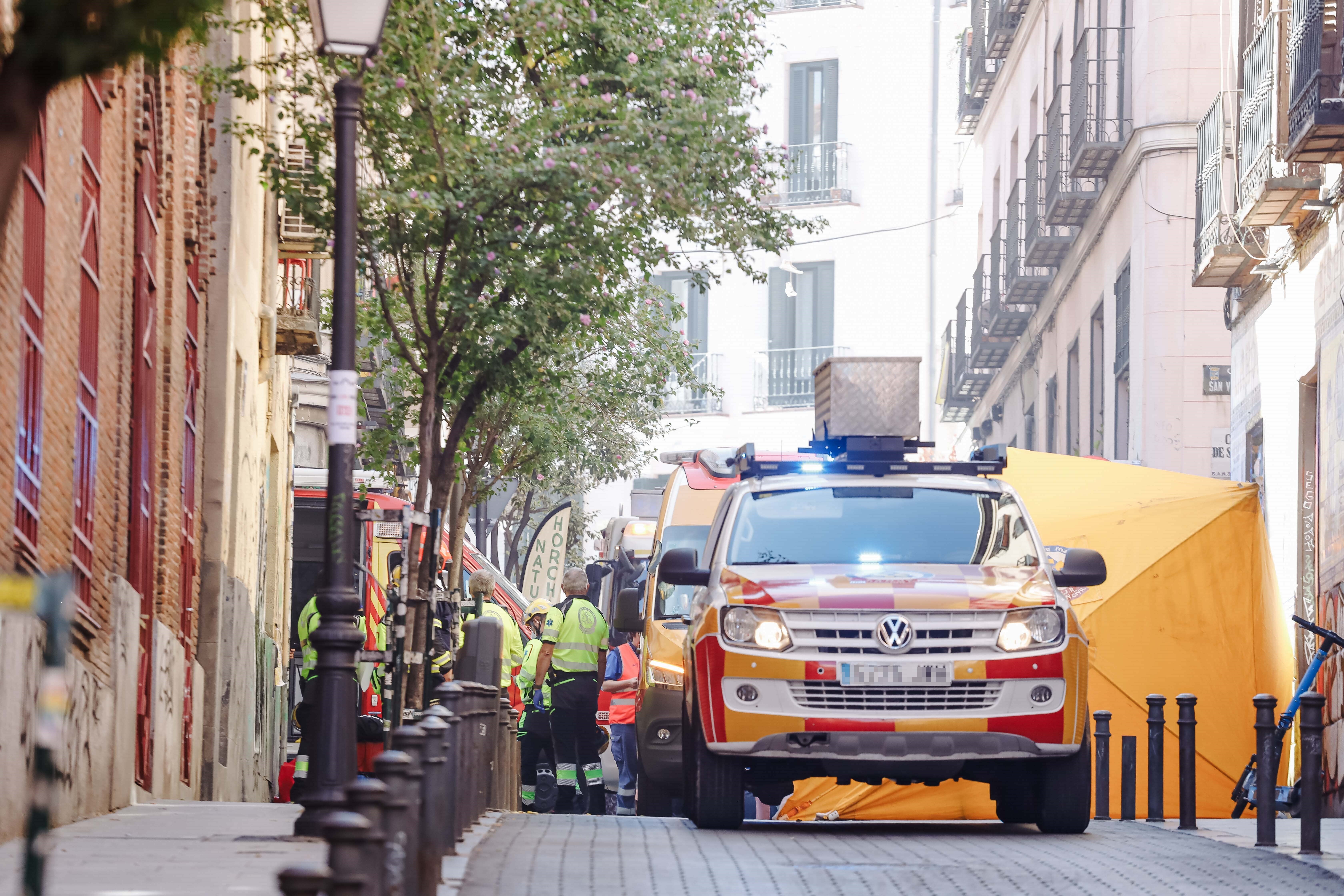 Según los vecinos,  numerosos equipos de emergencia han acudido rápidamente a la zona de la explosión.