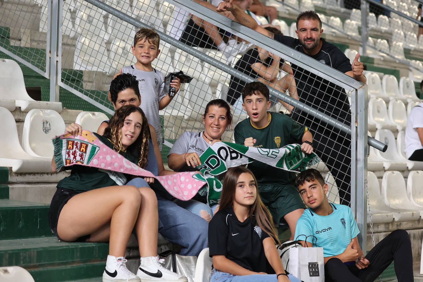 El ambientazo en El Arcángel en el Córdoba CF - Rayo Majadahonda, en imágenes