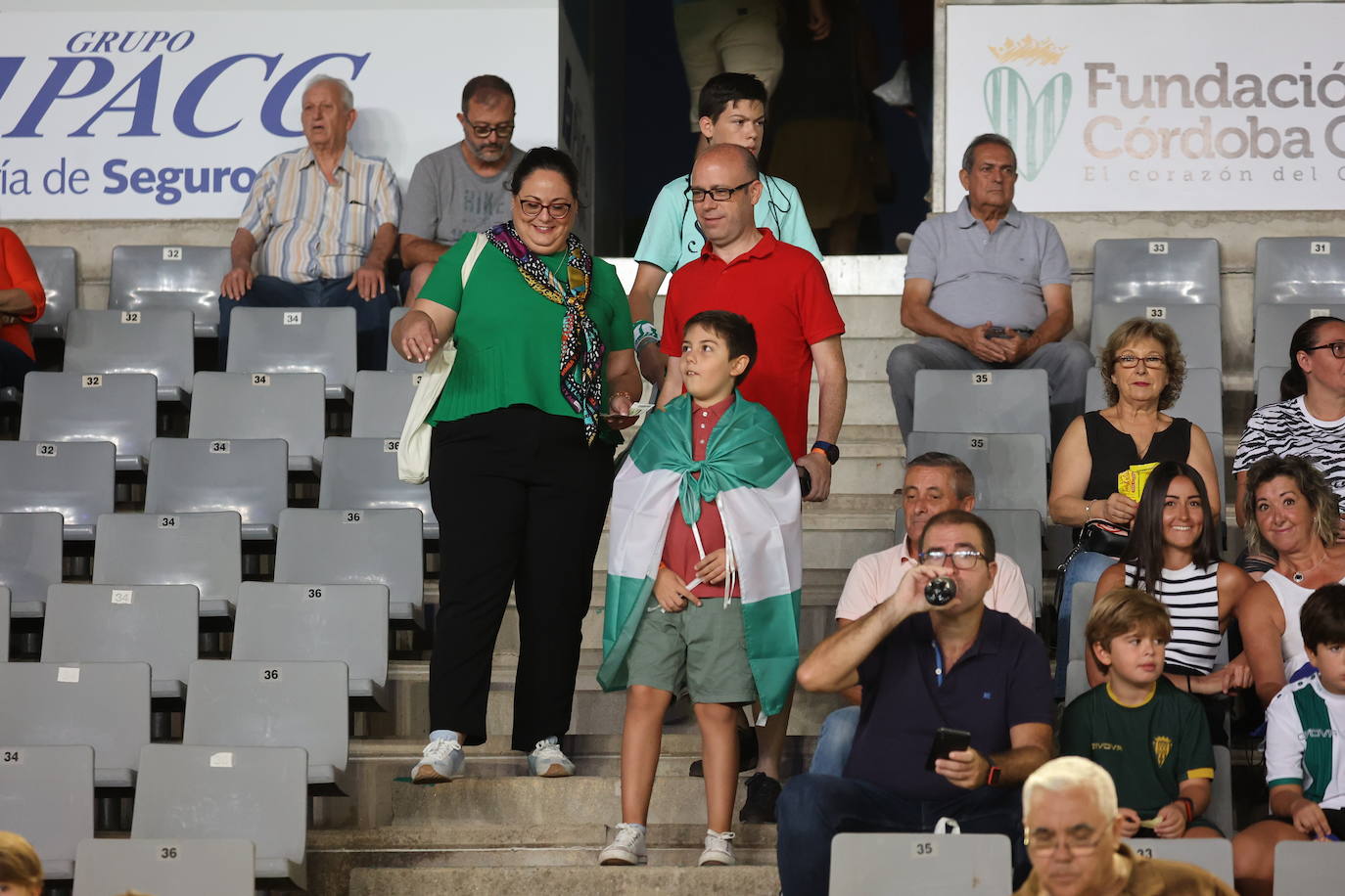 El ambientazo en El Arcángel en el Córdoba CF - Rayo Majadahonda, en imágenes