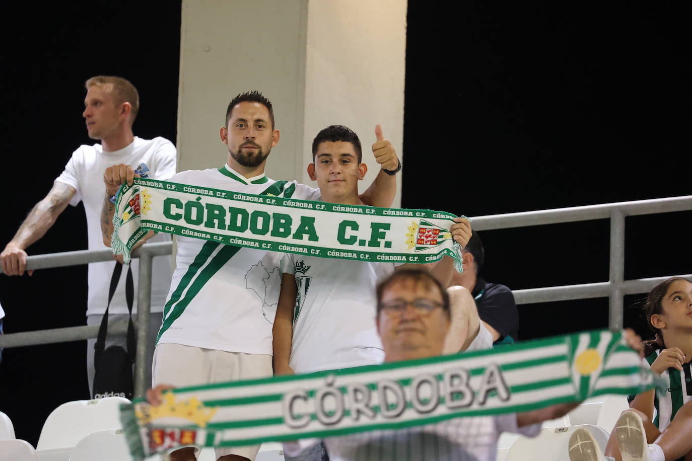 El ambientazo en El Arcángel en el Córdoba CF - Rayo Majadahonda, en imágenes