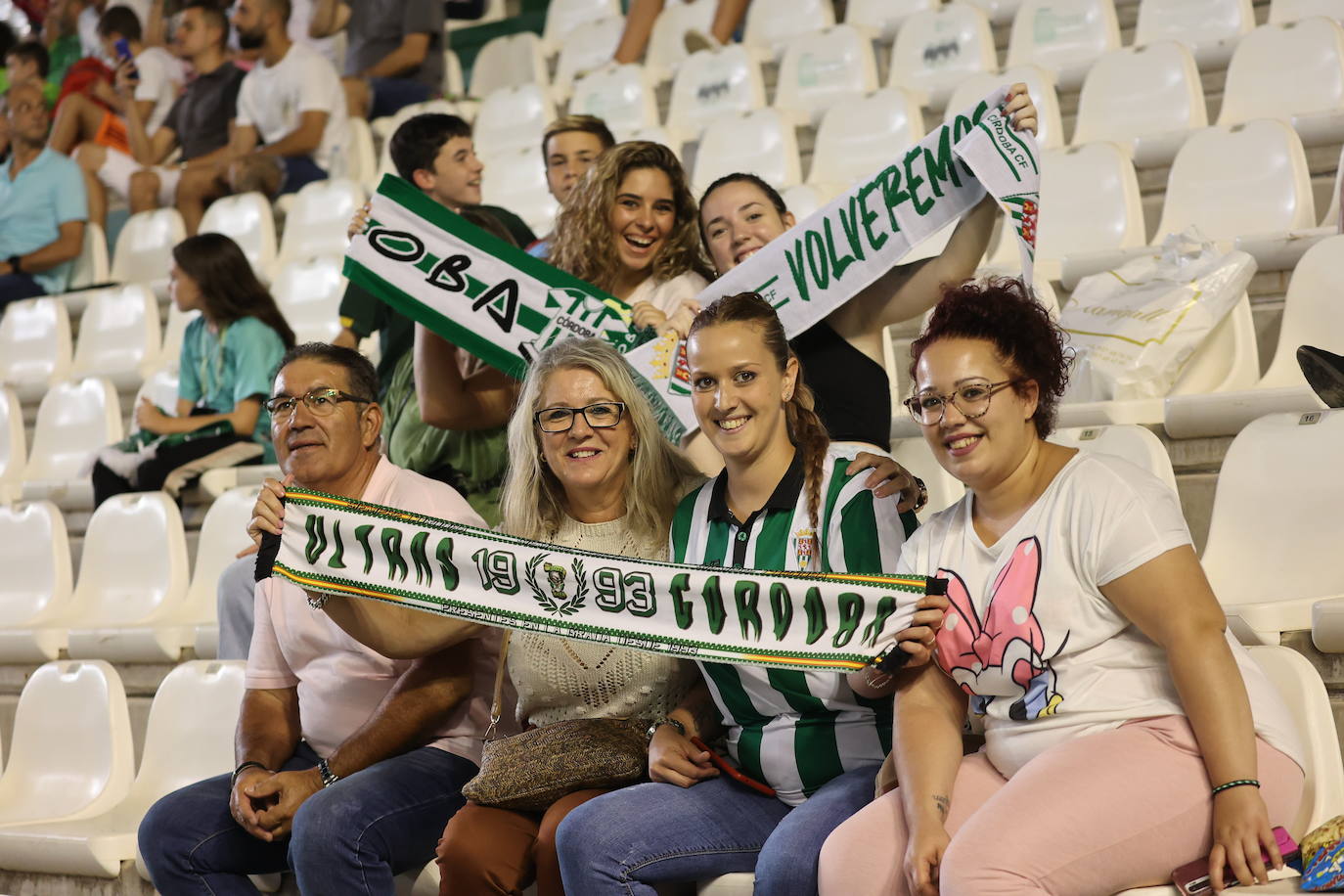 El ambientazo en El Arcángel en el Córdoba CF - Rayo Majadahonda, en imágenes