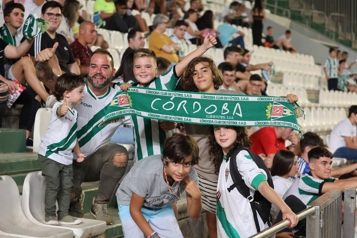 El ambientazo en El Arcángel en el Córdoba CF - Rayo Majadahonda, en imágenes