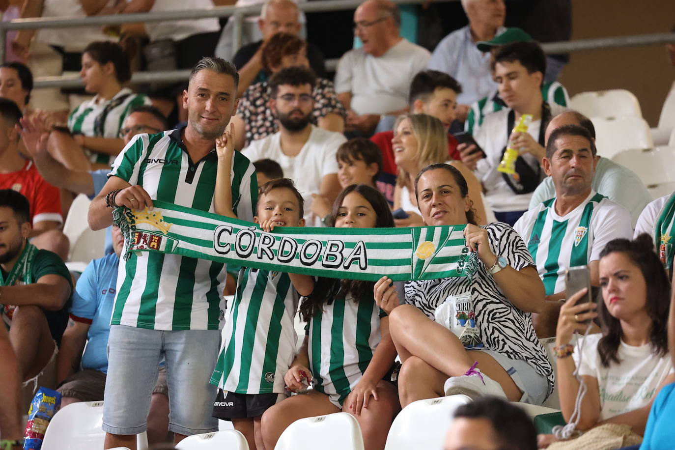 El ambientazo en El Arcángel en el Córdoba CF - Rayo Majadahonda, en imágenes