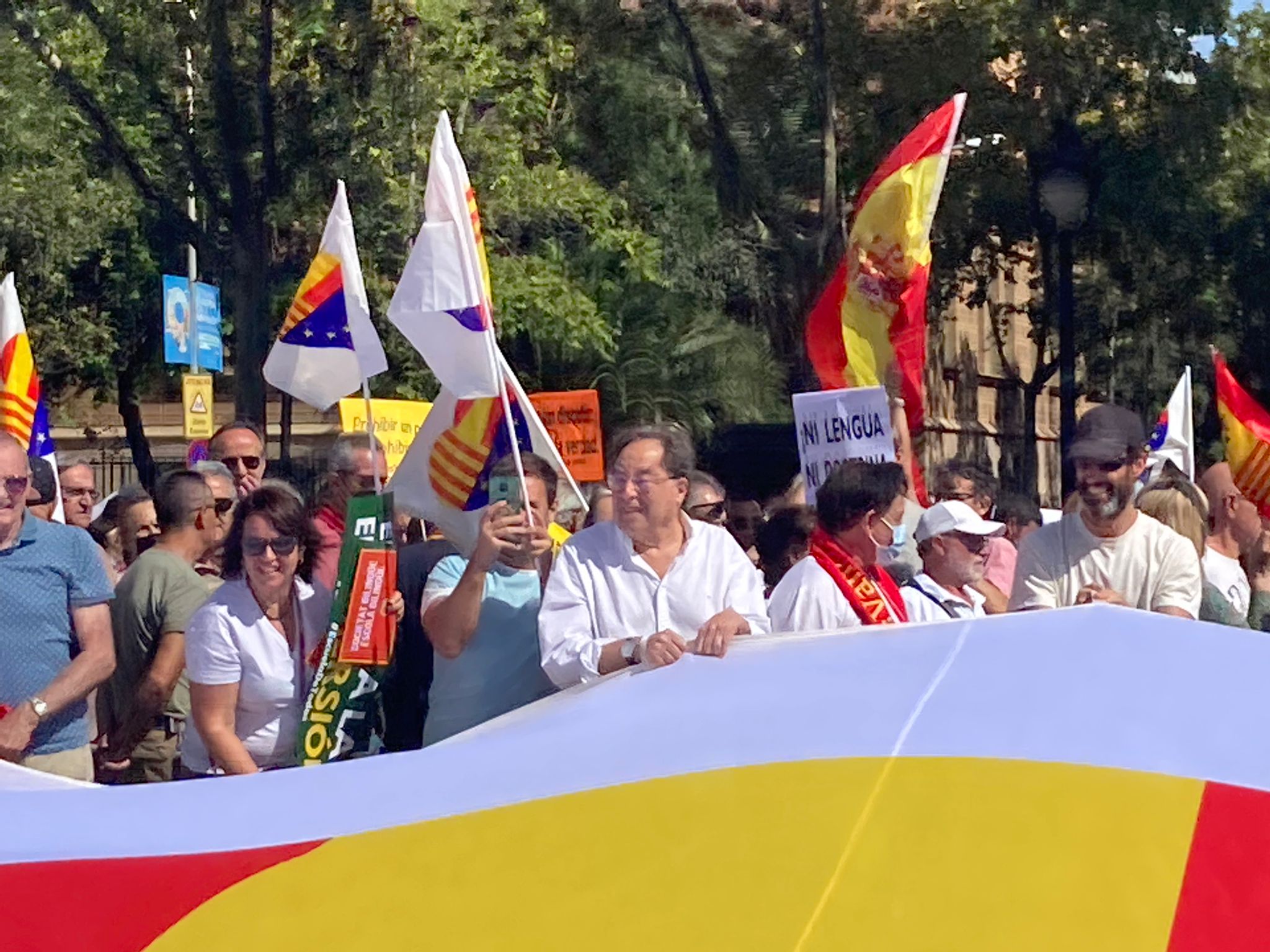 El jurista y articulista español, Francesc de Carreras, entre los asistentes a la manifestación