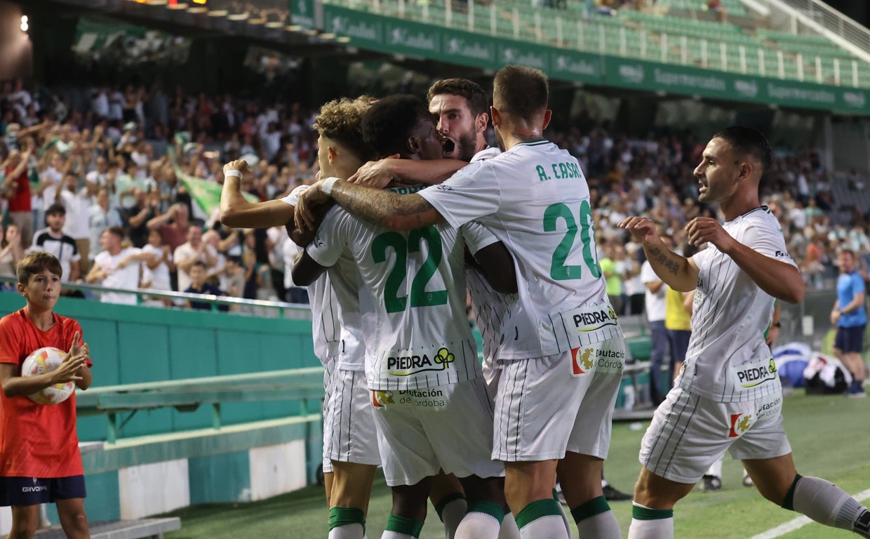Los jugadores del Córdoba celebran un gol en El Arcángel