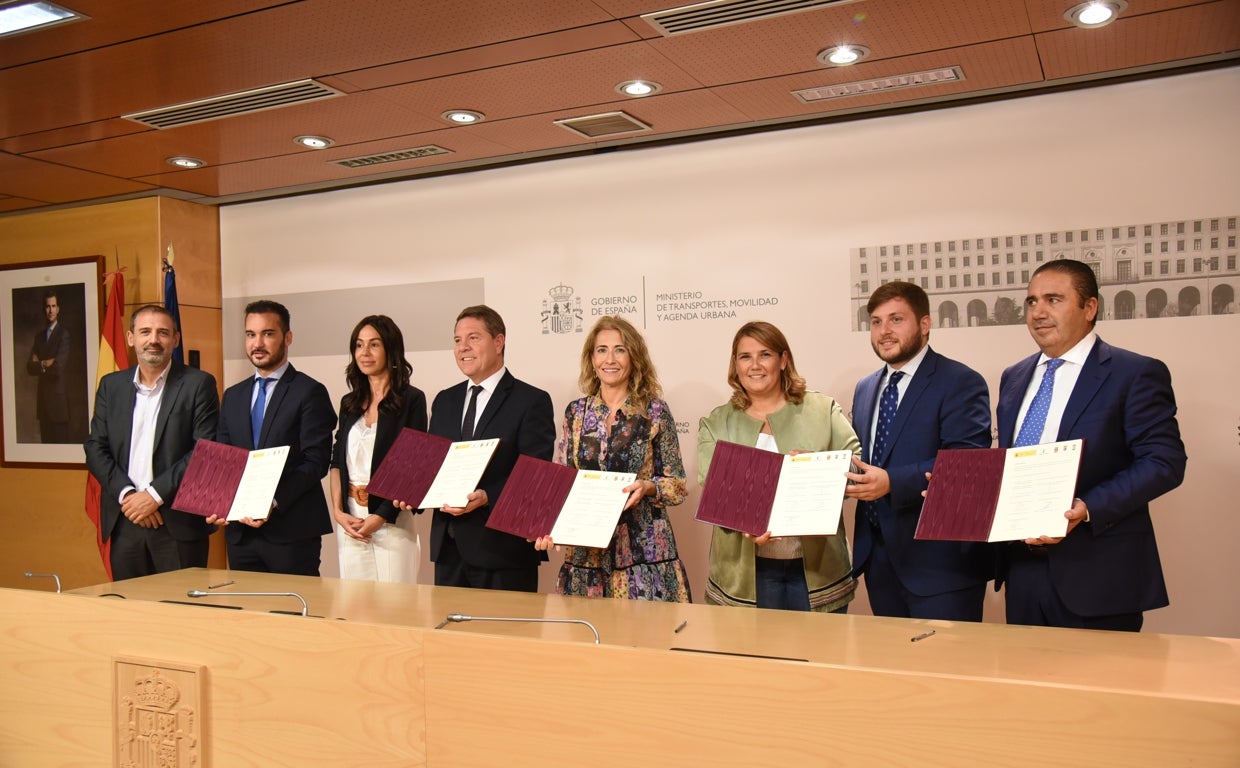 Firma del acuerdo en el Ministerio de Transportes