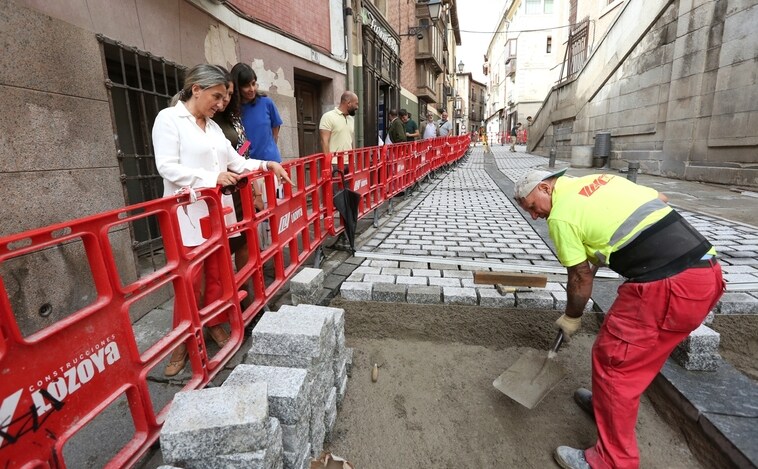 Milagros Tolón durante su visita a las obras