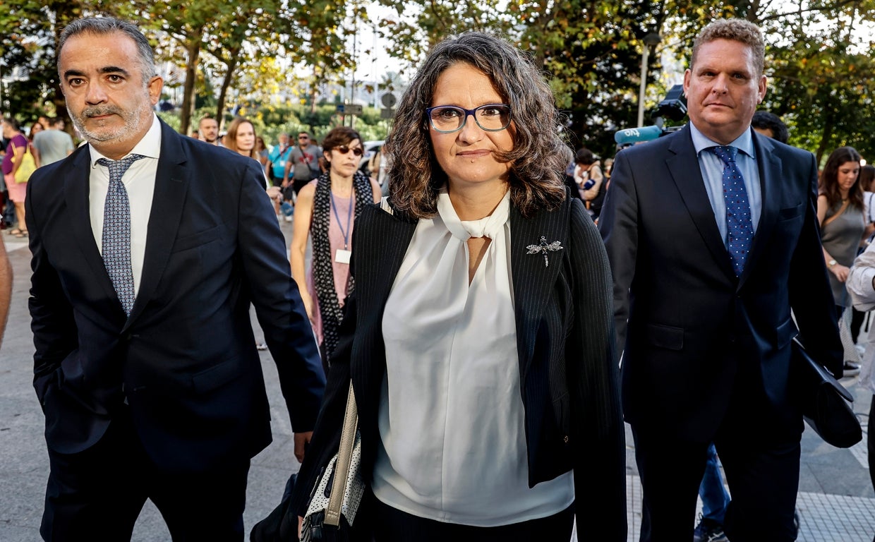 Imagen de la exvicepresidenta de la Generalitat, Mónica Oltra, este lunes en la Ciudad de la Justicia de Valencia