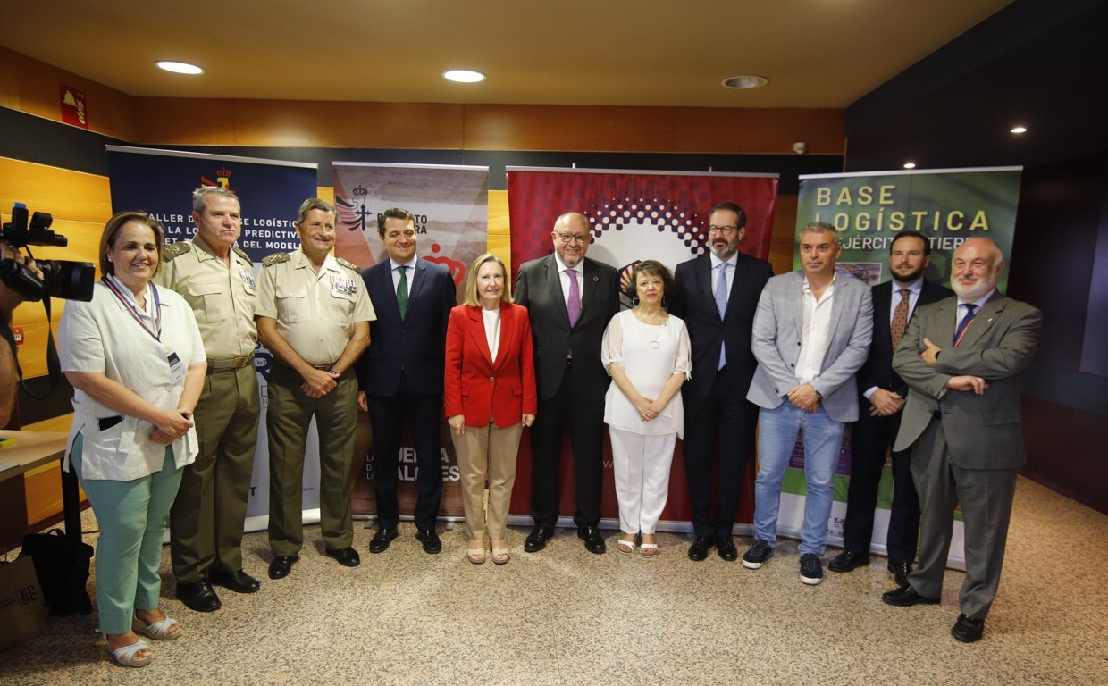 Autoridades civiles y militares presentes en el V Taller sobre a Base Logística