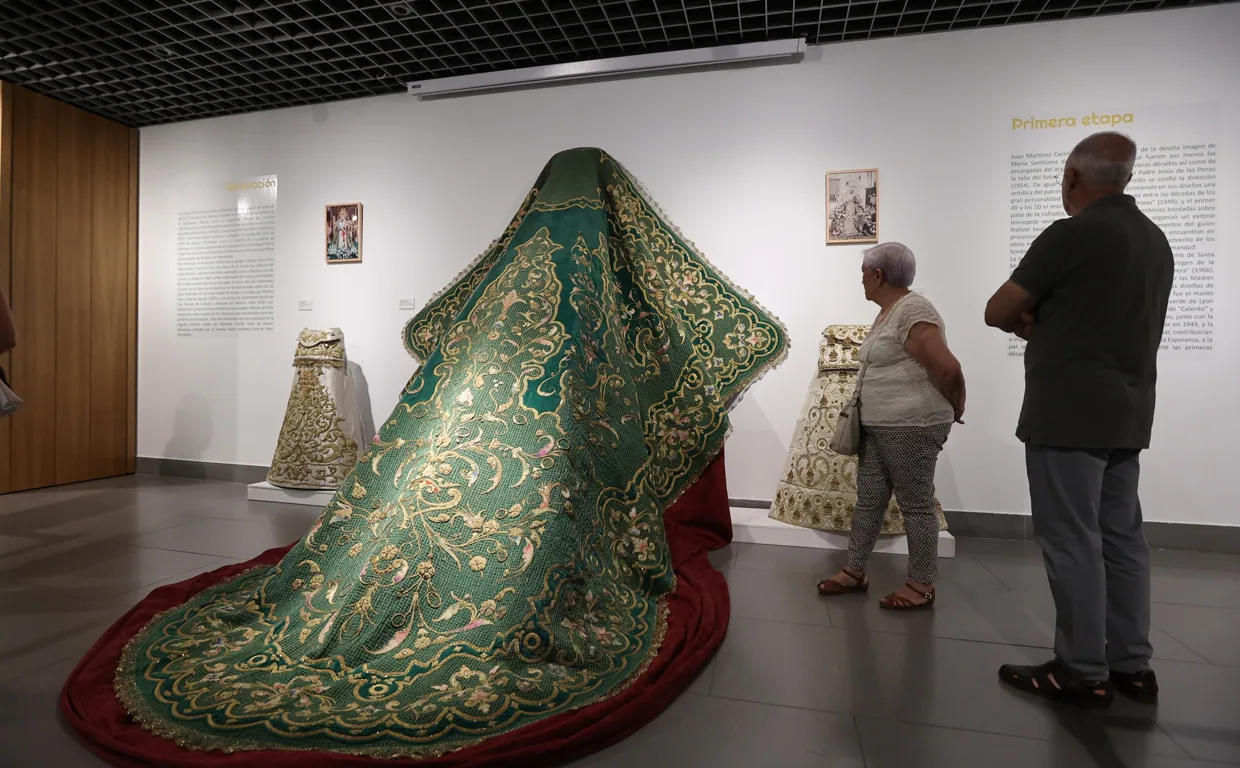 Un paseo por la devoción e historia de la Virgen de la Esperanza: así es su  exposición