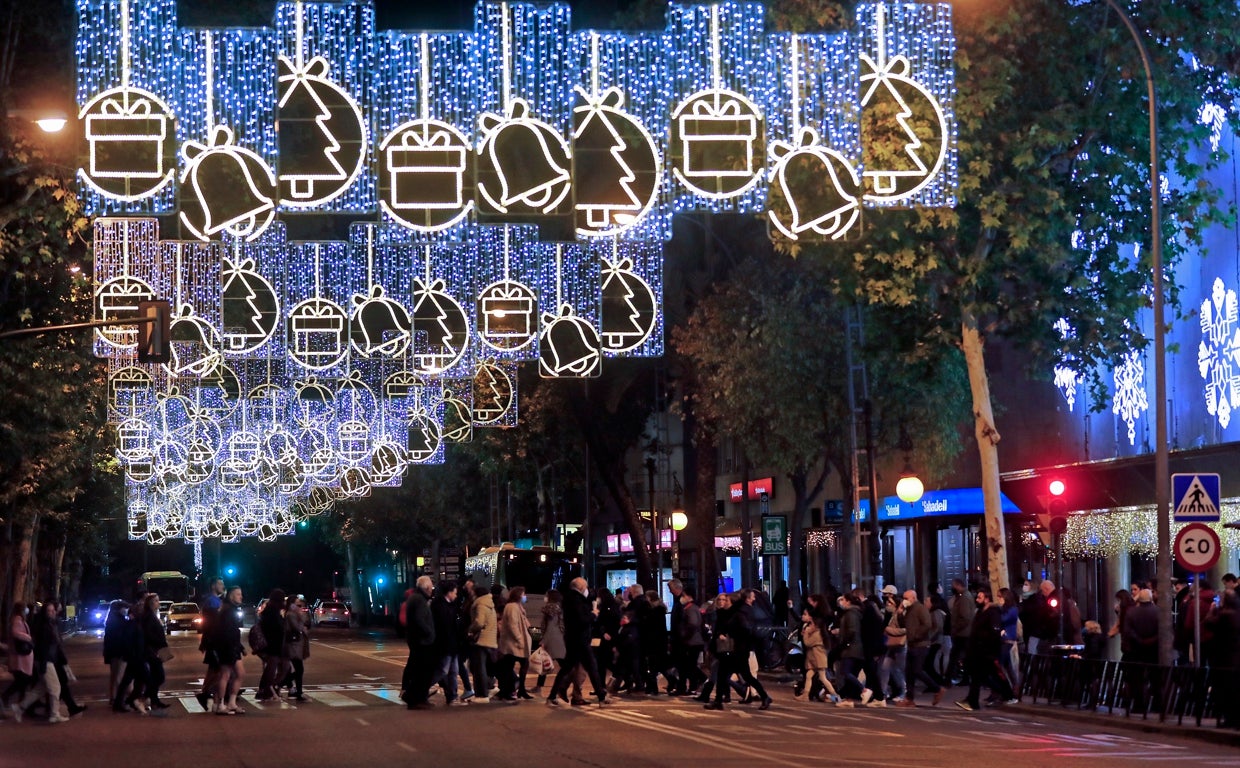 Iluminación la última Navidad a la altura de Ronda de los Tejares