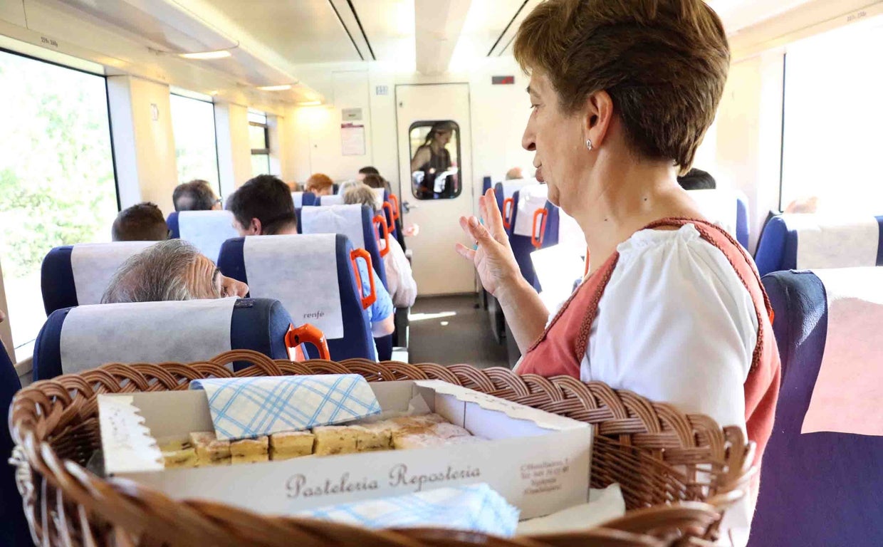 El trayecto del Tren Medieval a Sigüenza es una experiencia singular con música en directo, trovadores, zancudos magos y malabaristas