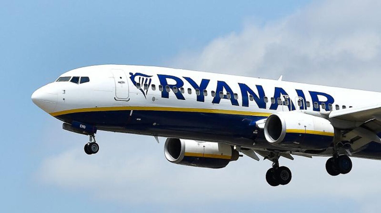 La odisea en un vuelo de Ryanair de Irlanda a Portugal que acabó en una gasolinera de Málaga de madrugada
