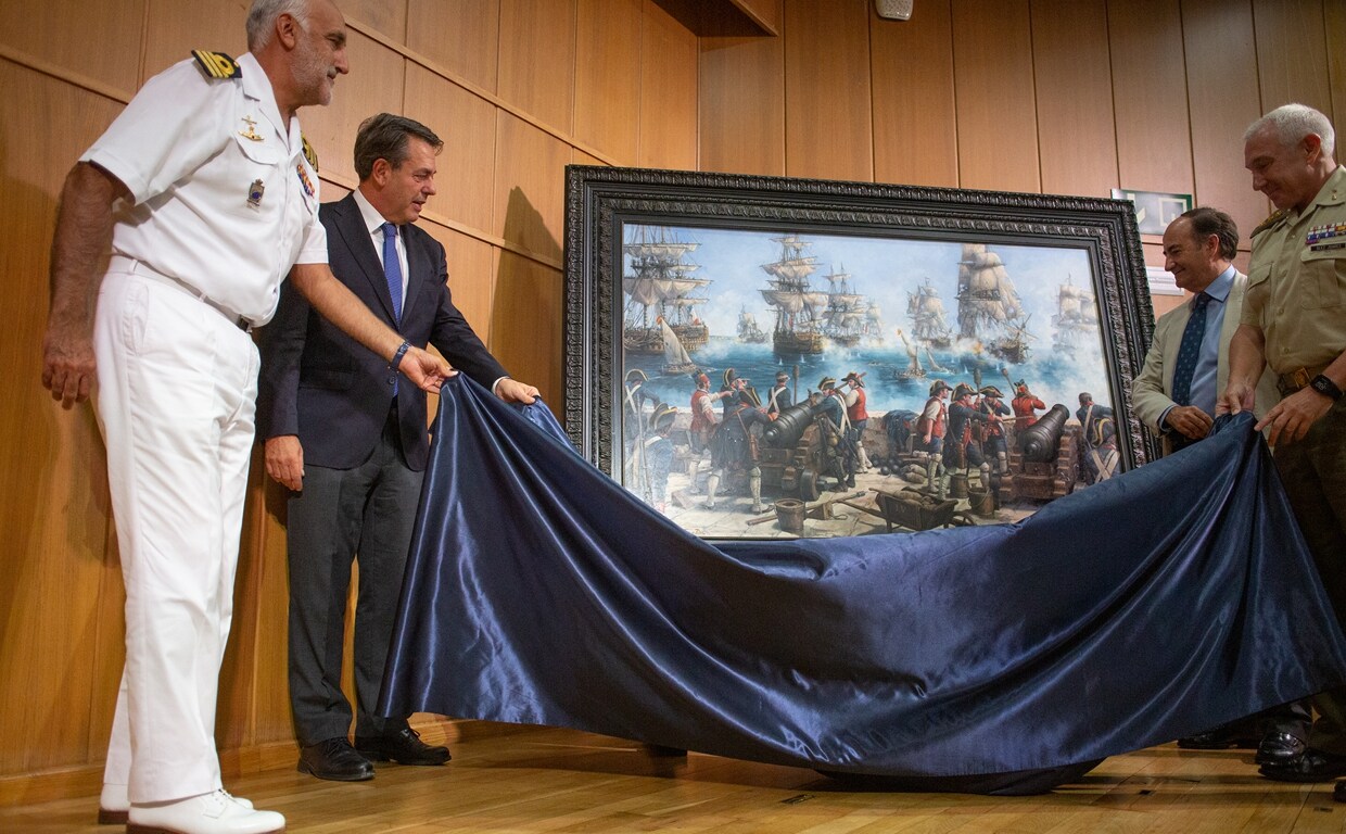 Momento en el que el artista y el presidente del puerto descubren el cuadro