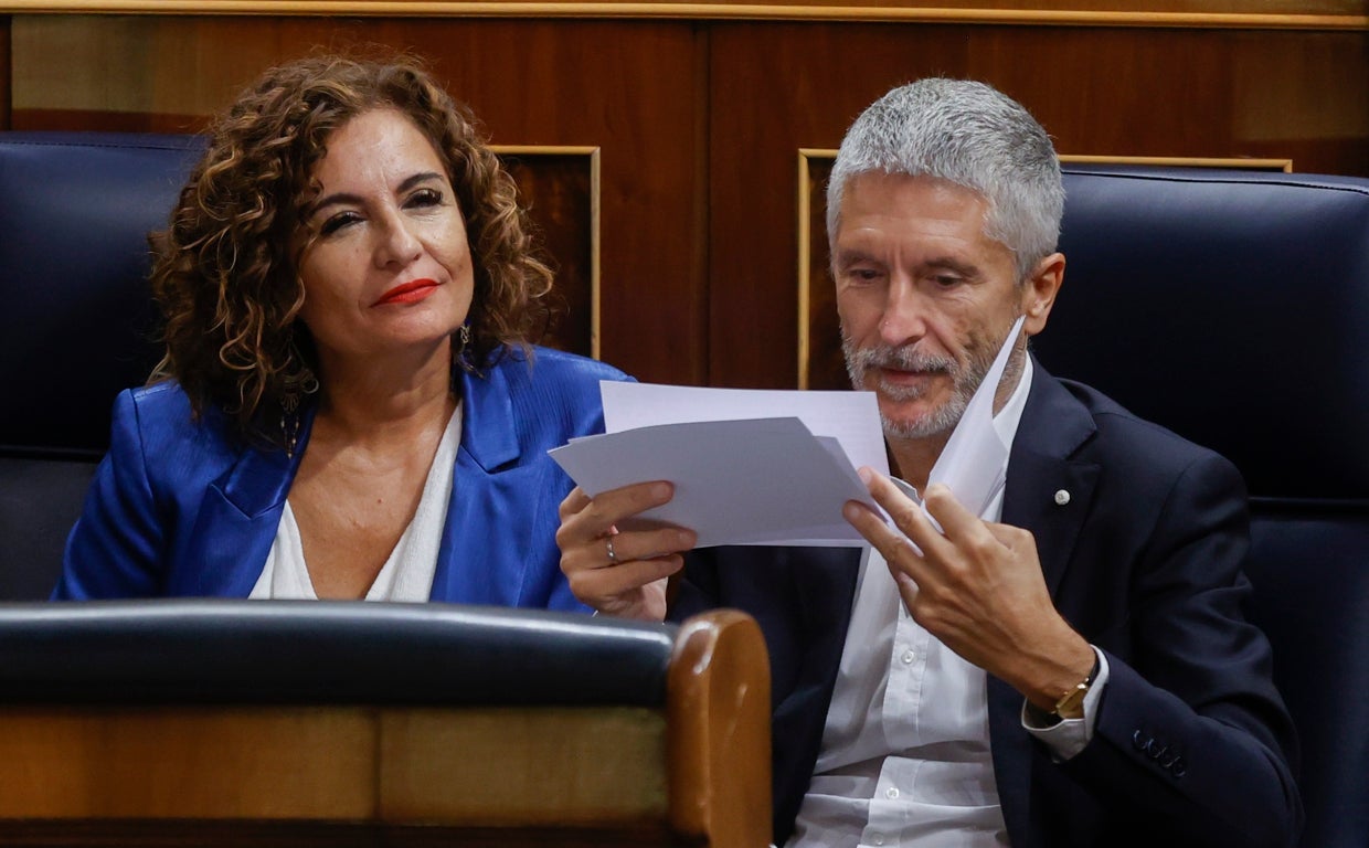 El ministro Marlaska, junto a su compañera Montero, este miércoles en el Congreso