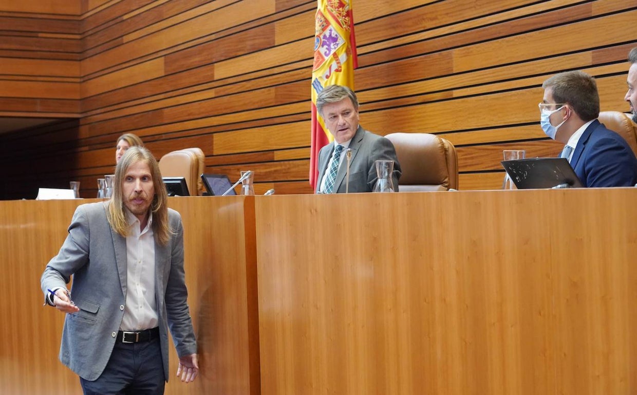 El procurador Pablo Fernández, durante el pleno de las Cortes de este miércoles