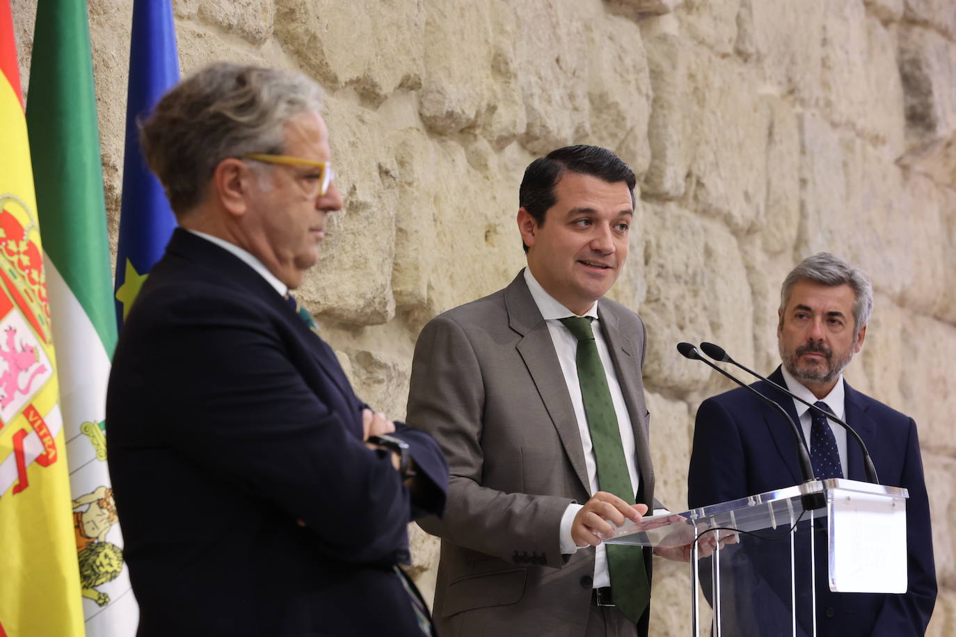 En imágenes, el tenso y polémico Pleno en el Ayuntamiento de Córdoba