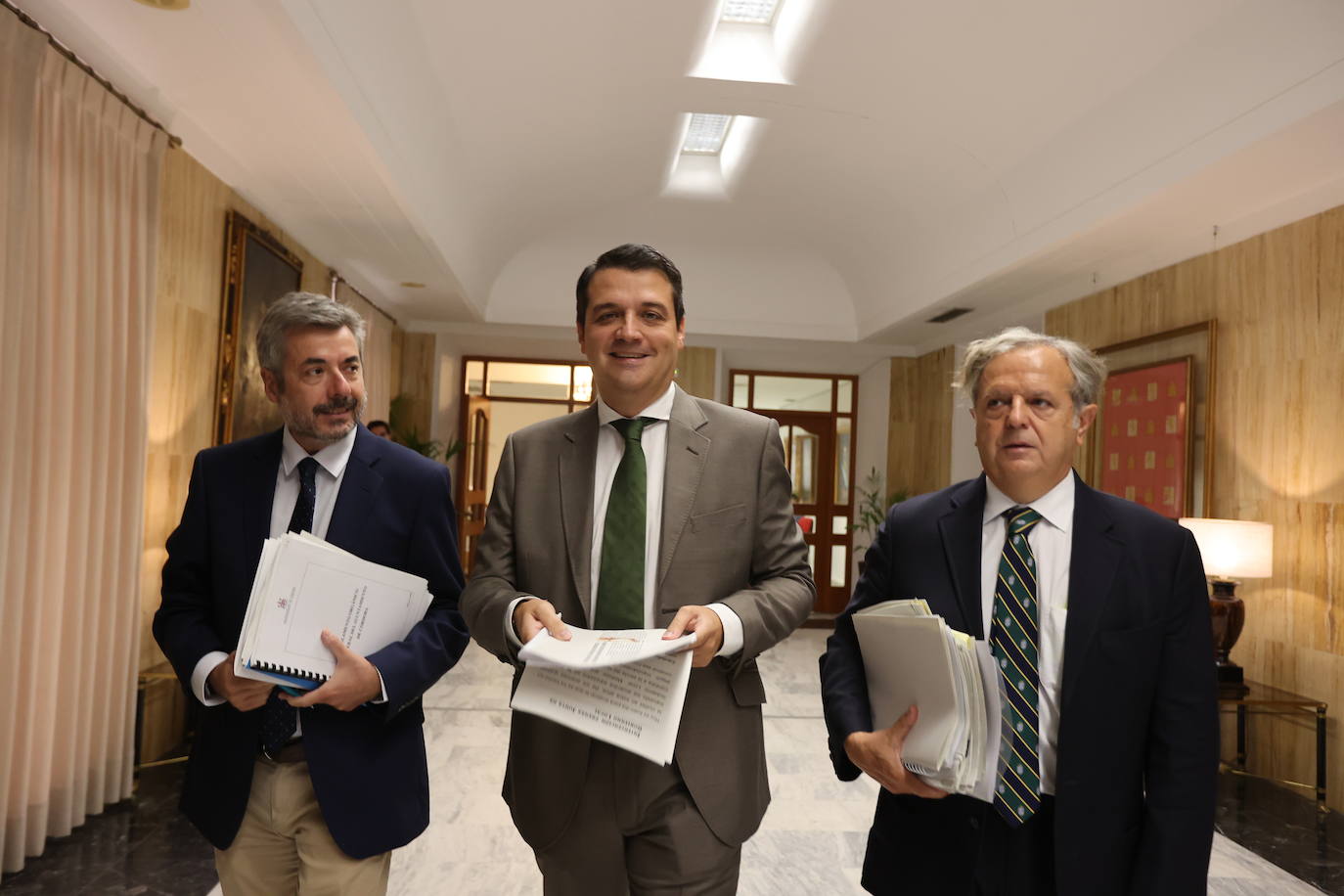 En imágenes, el tenso y polémico Pleno en el Ayuntamiento de Córdoba