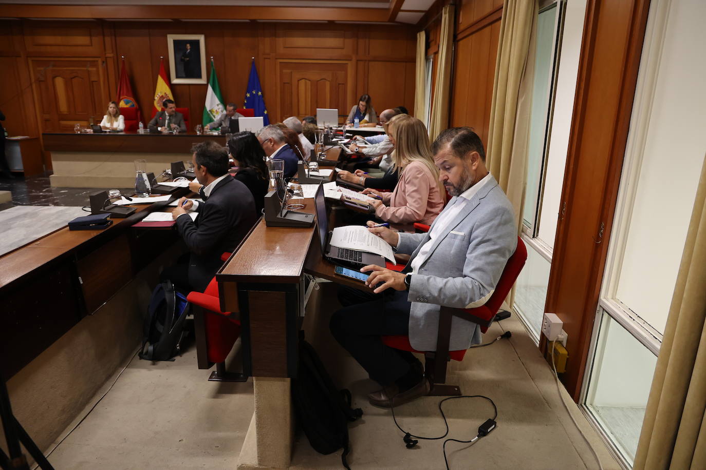 En imágenes, el tenso y polémico Pleno en el Ayuntamiento de Córdoba