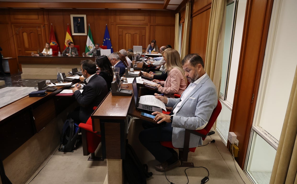 El alcalde de Córdoba niega inacción en el caso Infraestructuras y la oposición cree que se puso de perfil