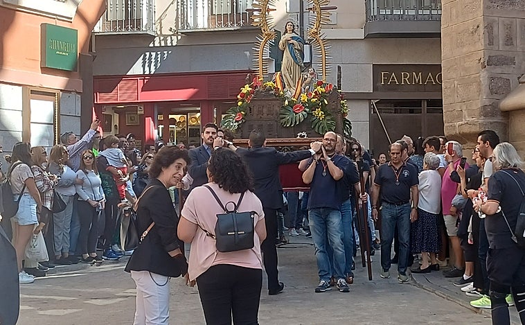Numerosa asistencia en las procesiones de la Virgen del Alcázar