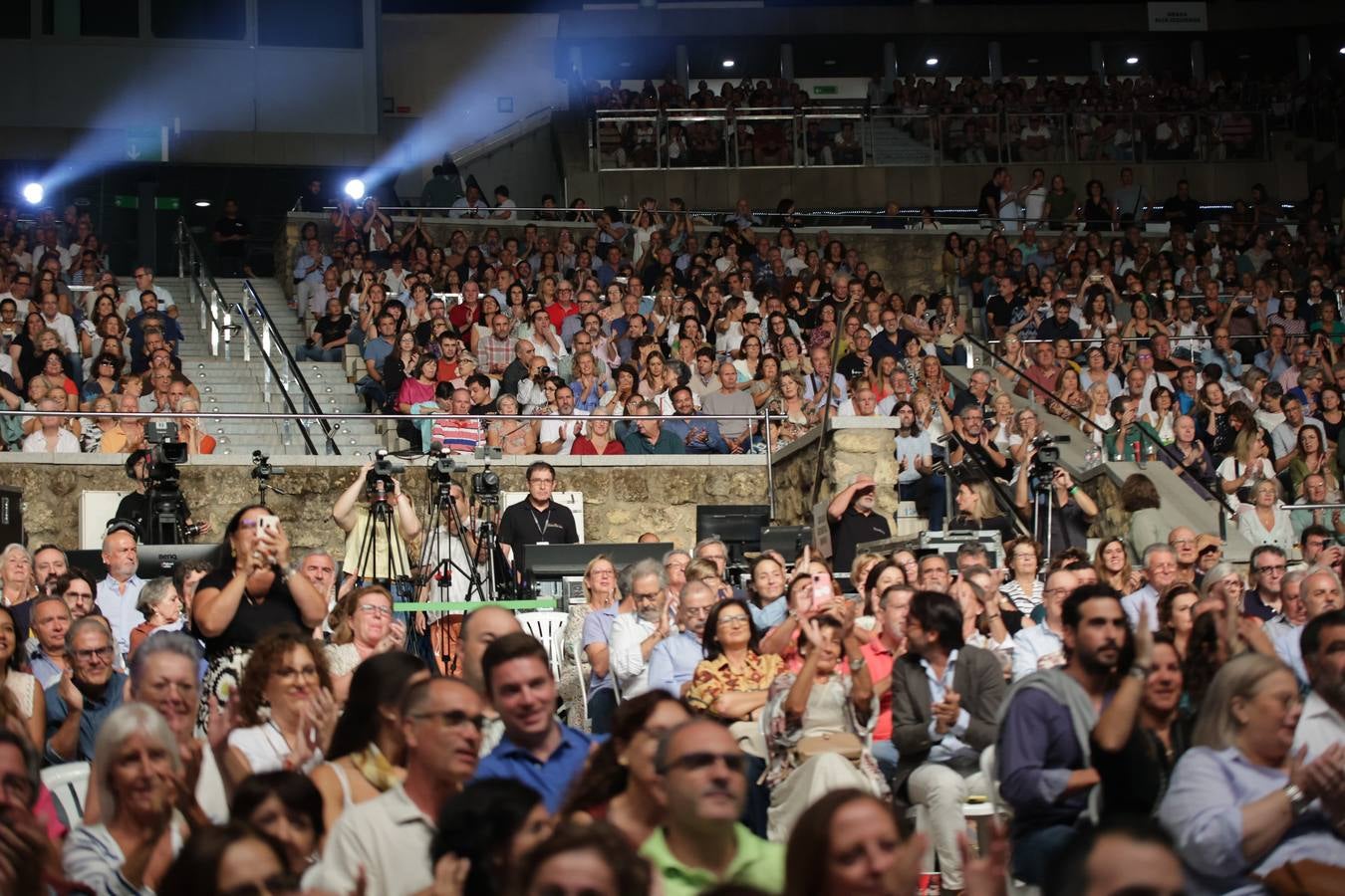 El concierto de Serrat en Córdoba, en imágenes