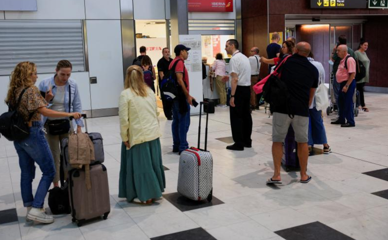 Colas interminables en el aeropuerto de Gran Canaria