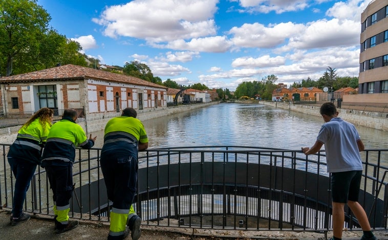 La CHD comienza a volver a llenar la dársena del Canal de Castilla