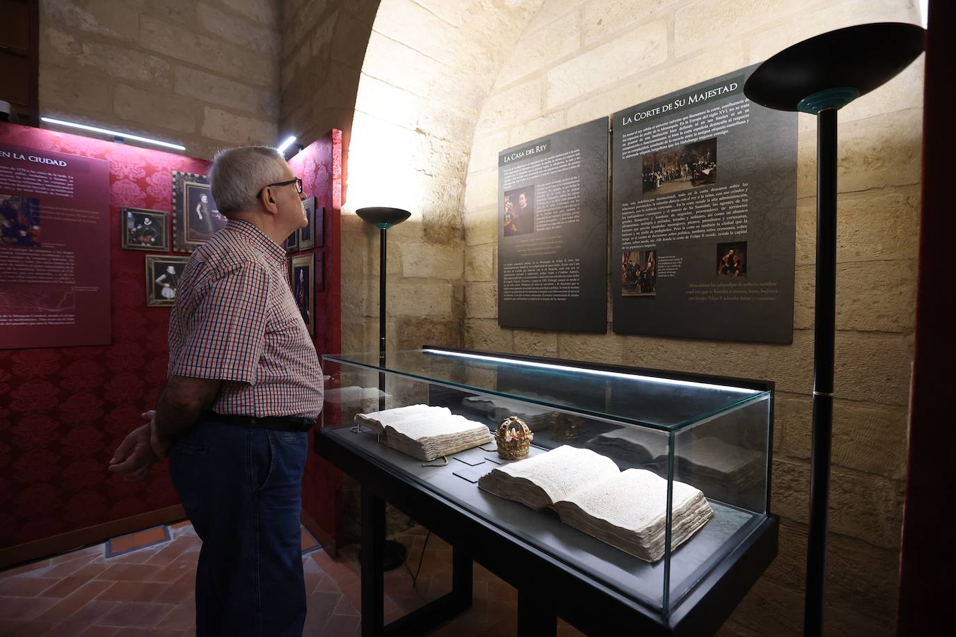 La exposición sobre la visita de Felipe II a Córdoba, en imágenes