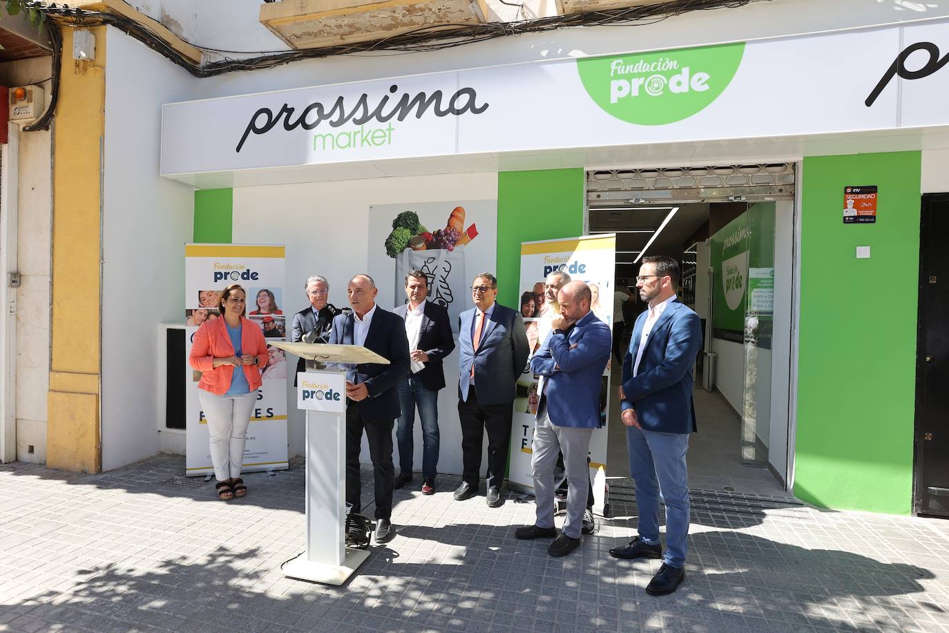 El primer súper de Andalucía gestionado por discapacitados, en imágenes