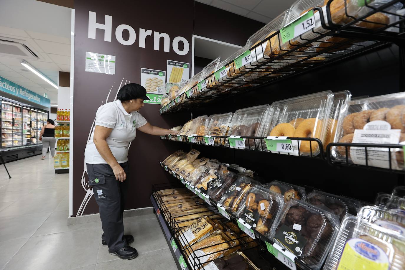 El primer súper de Andalucía gestionado por discapacitados, en imágenes