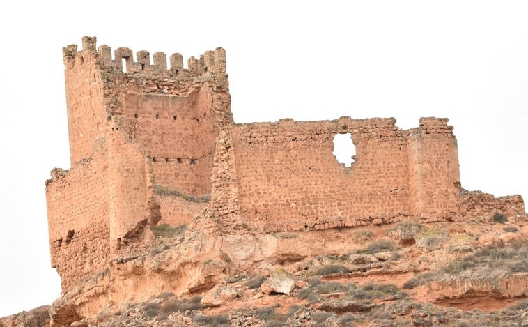 Un  castillo de Soria, BIC desde 1947 y en estado de «inminente ruina», en venta por 50.000 euros