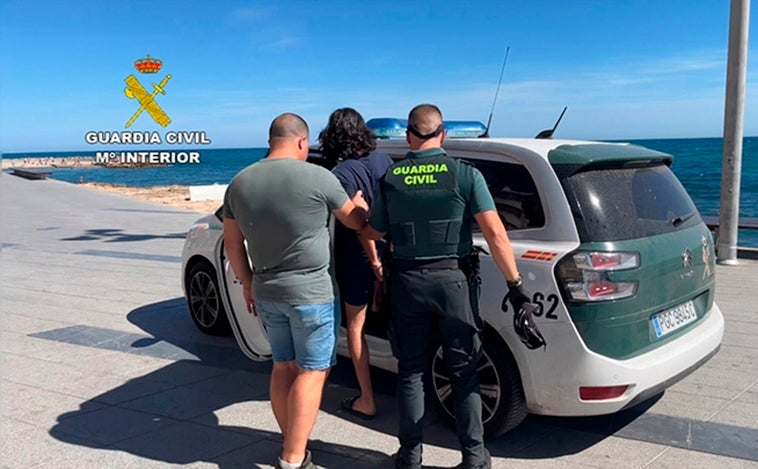 Cuatro turistas detenidos por una violación grupal a una joven de 18 años en Torrevieja