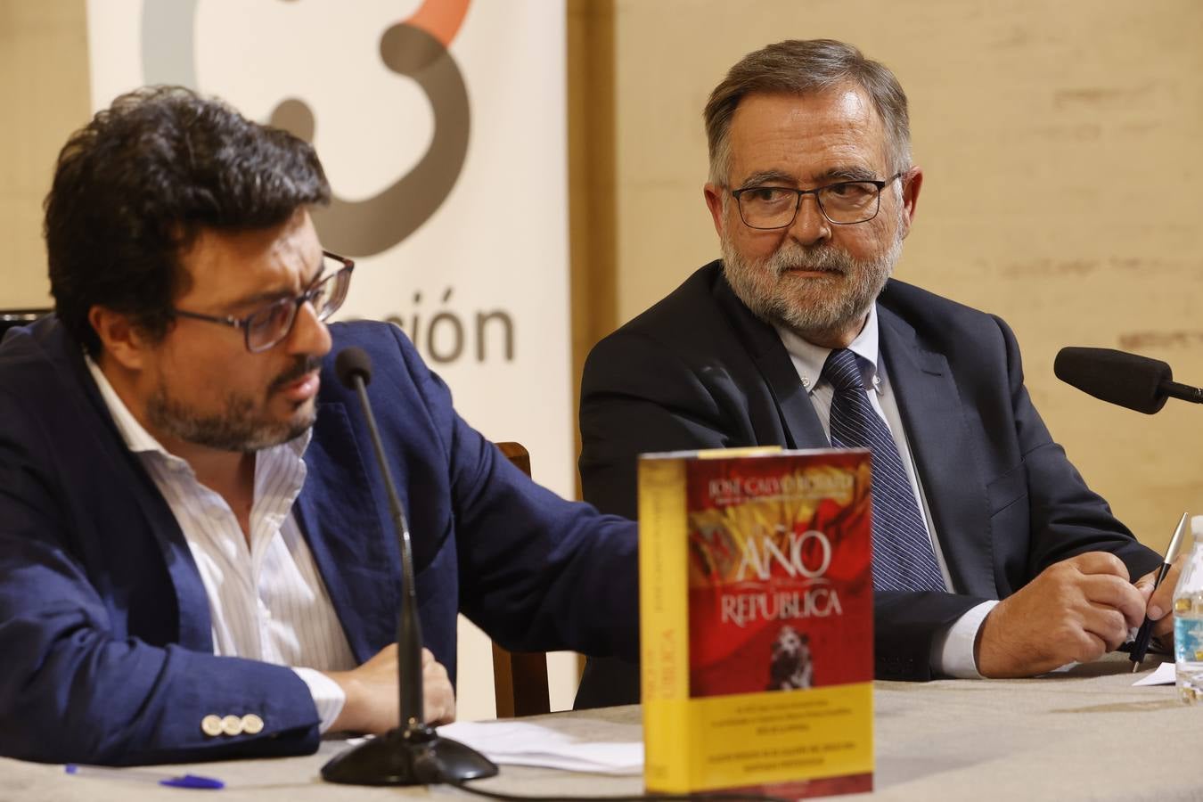 La presentación del libro de Calvo Poyato en Córdoba, en imágenes