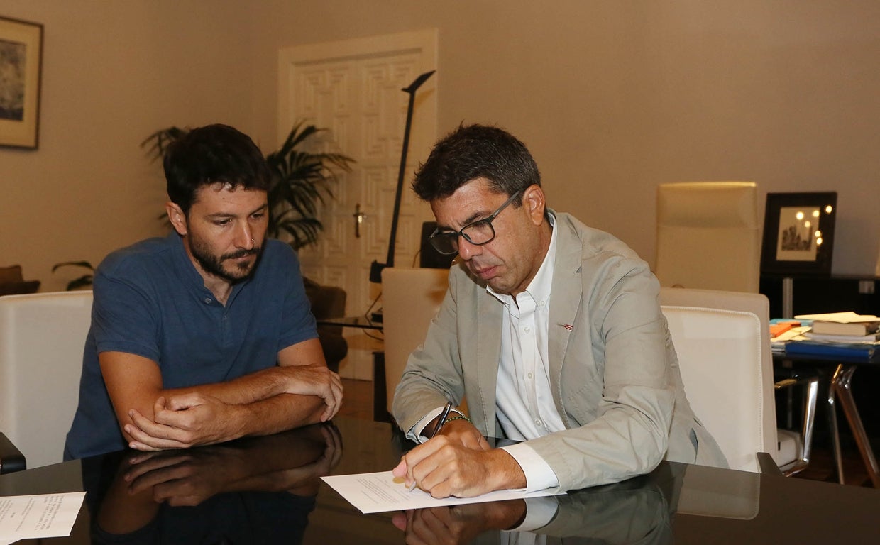 El presidente de la Diputación de Alicante, Carlos Mazón, con el alcalde de Vall de Gallinera, Ignasi Mora