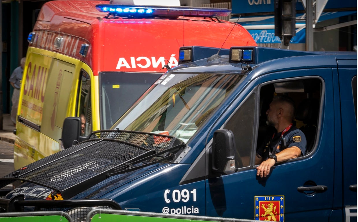 Imagen de archivo de una patrulla de la Policía Nacional en Alicante