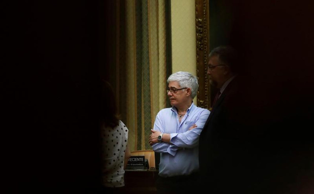 El maquinista, que fue durante una buena parte de la instrucción el único imputado, compareció también en el Congreso