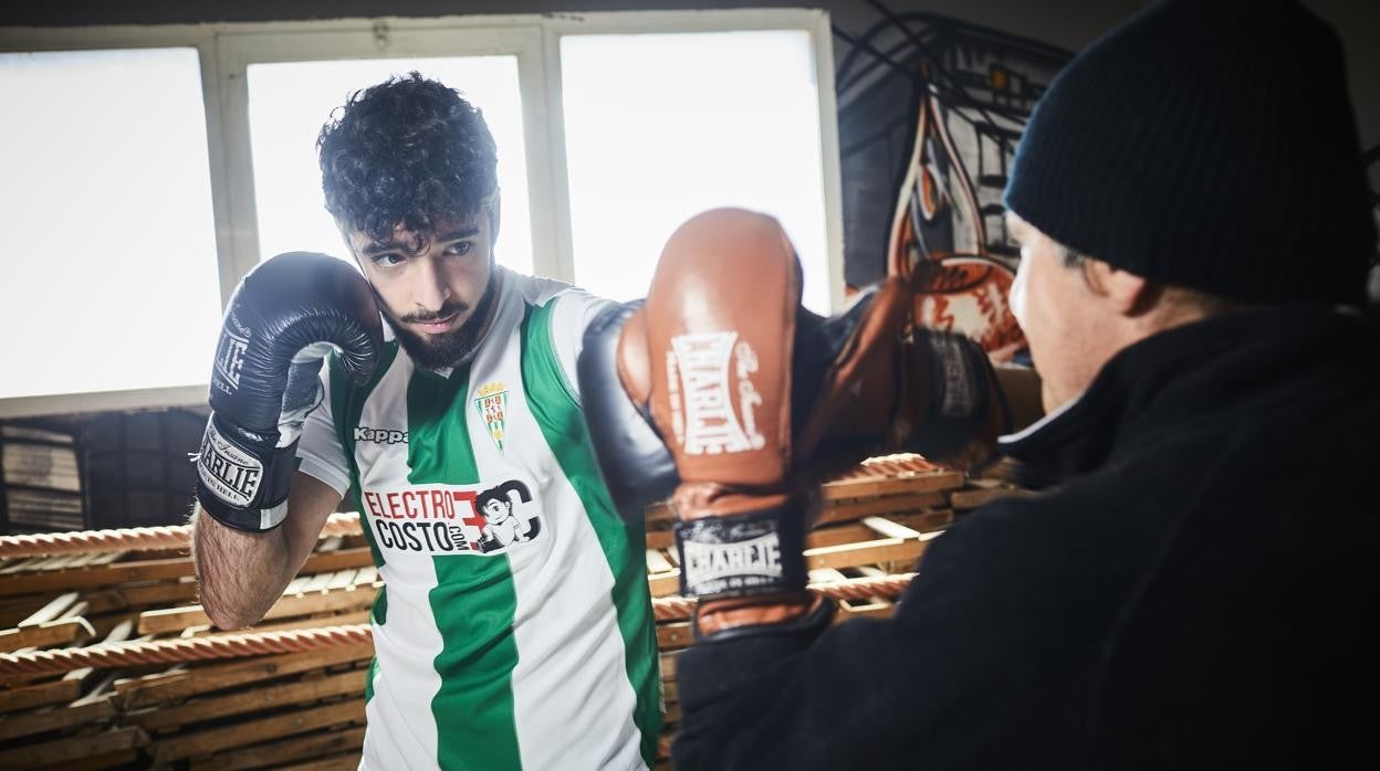 José Luis Navarro 'El Cazador Jr': «No podemos vivir del boxeo, no hay tantos patrocinadores»