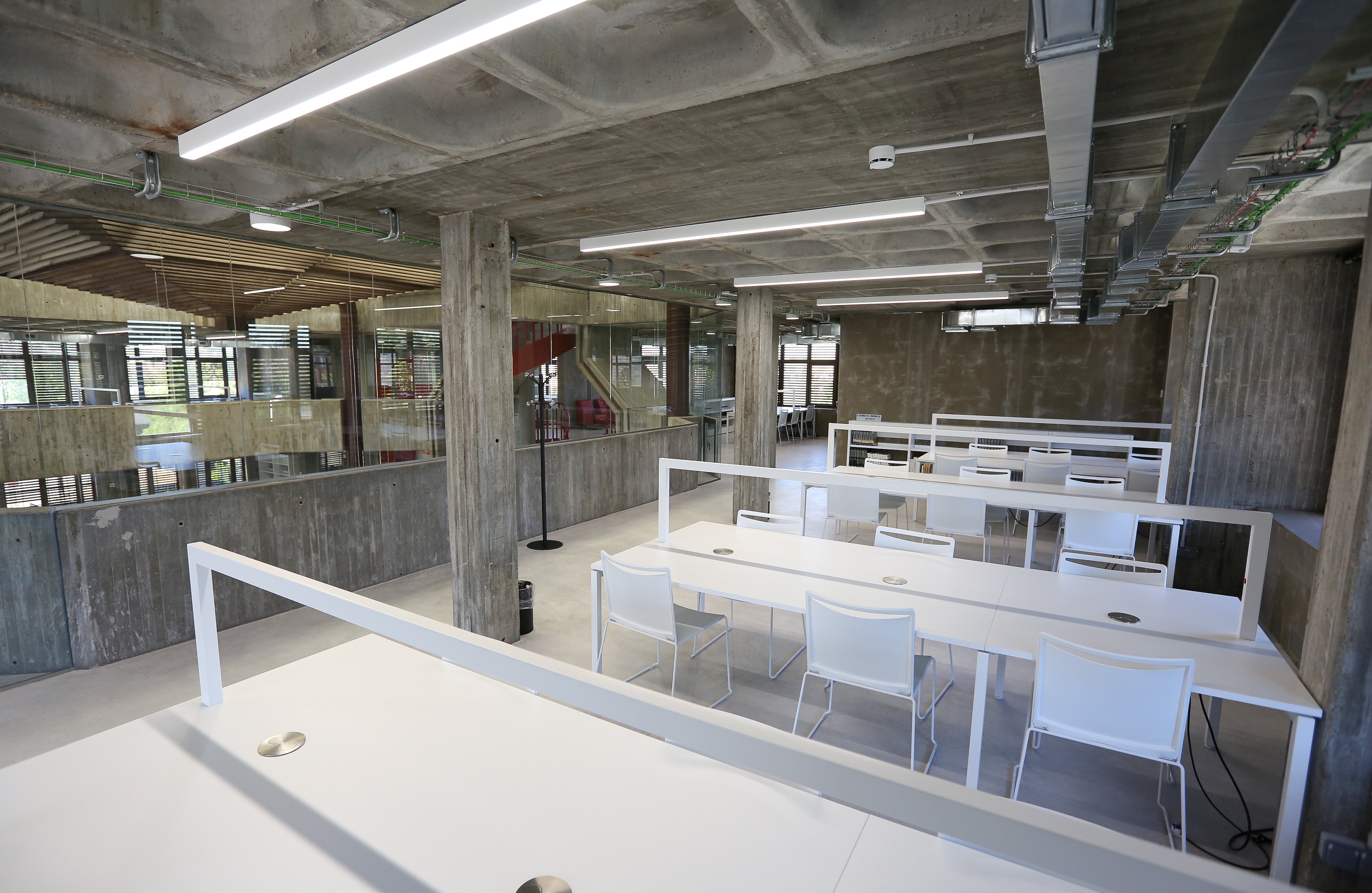 La biblioteca del Polígono reabre sus puertas con el nombre de &#039;Almudena Grandes&#039;