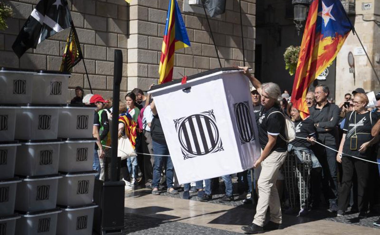 Acto independentista en plaza Sant Jaume